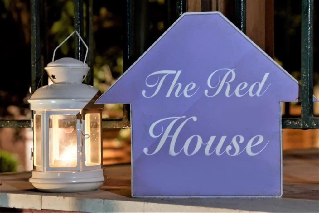 The Red House In Dassia Ngoại thất bức ảnh