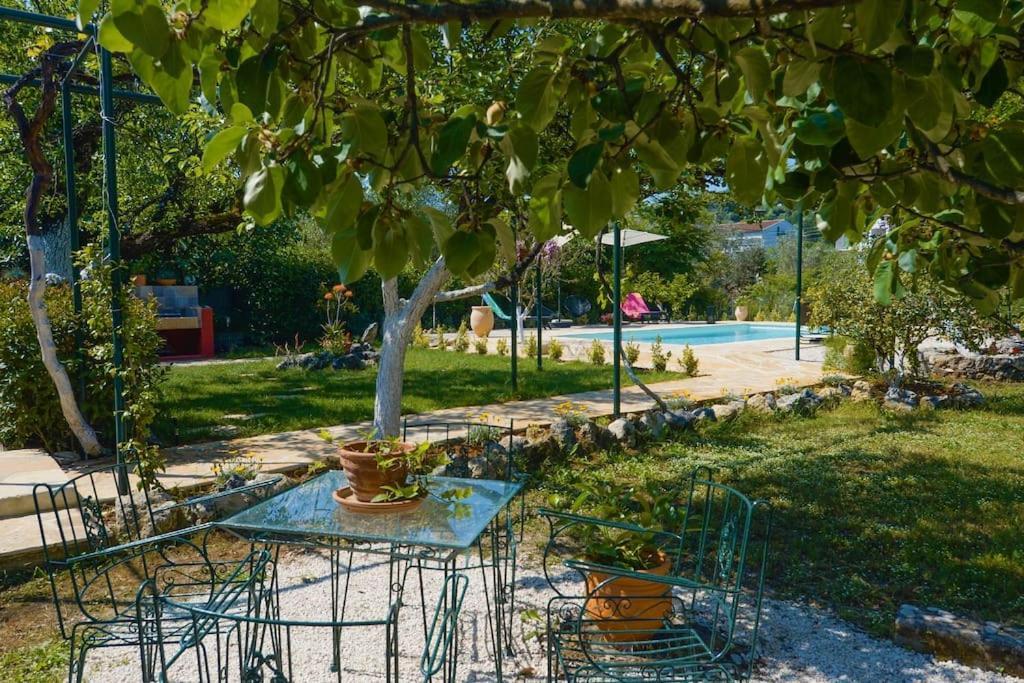 The Red House In Dassia Ngoại thất bức ảnh